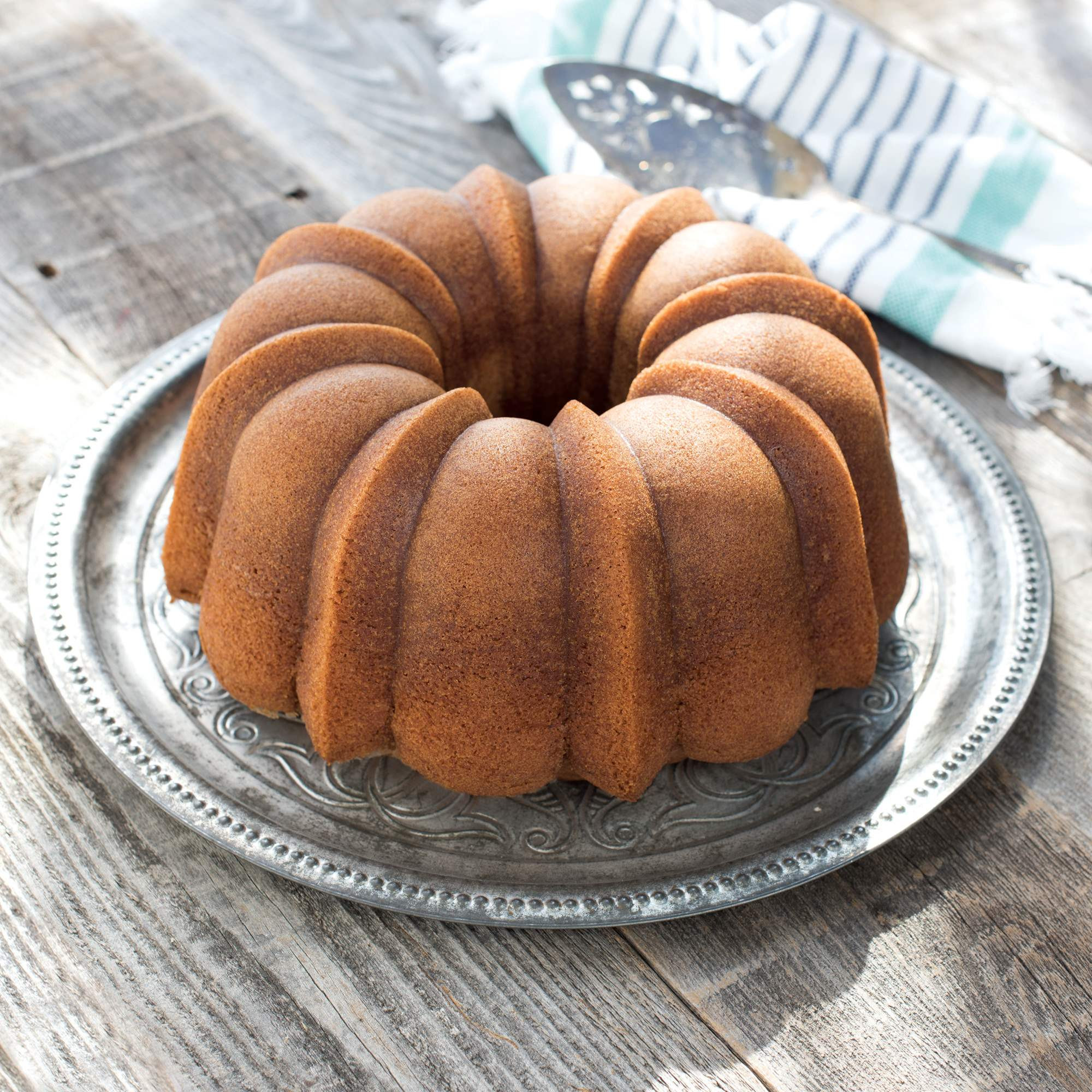 Moule à gâteau Bundt® Original Gold avec poignées