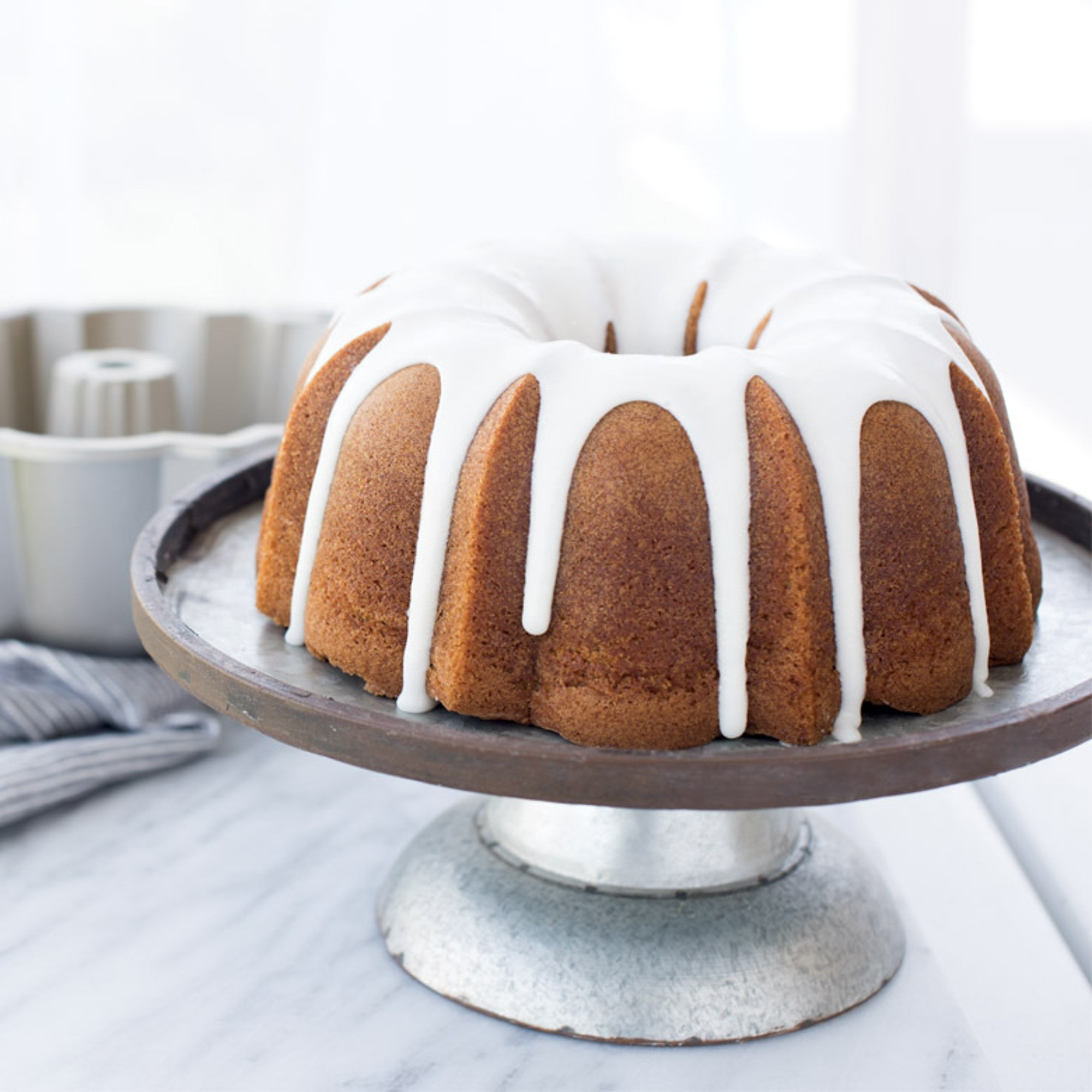 Moule à gâteau Bundt® Original Silver avec poignées