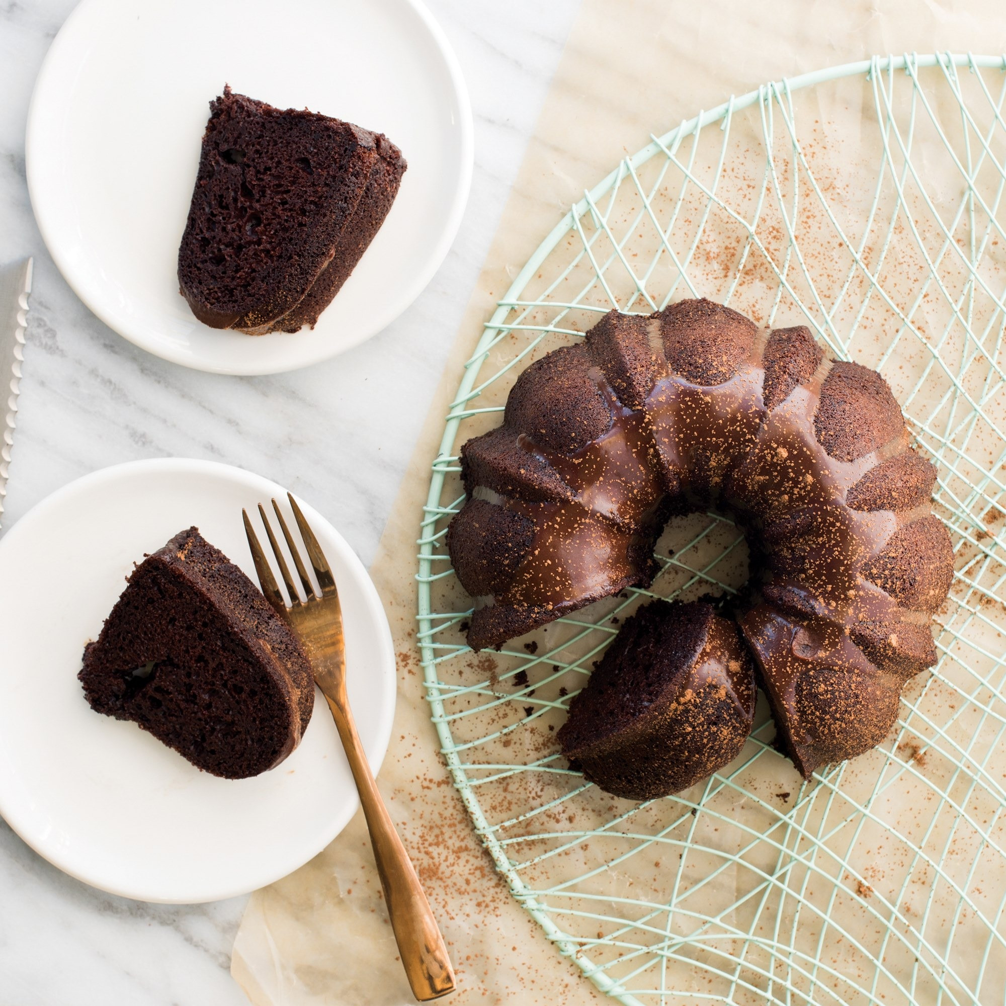 Petit moule à gâteau Bundt® Original Gold avec poignées