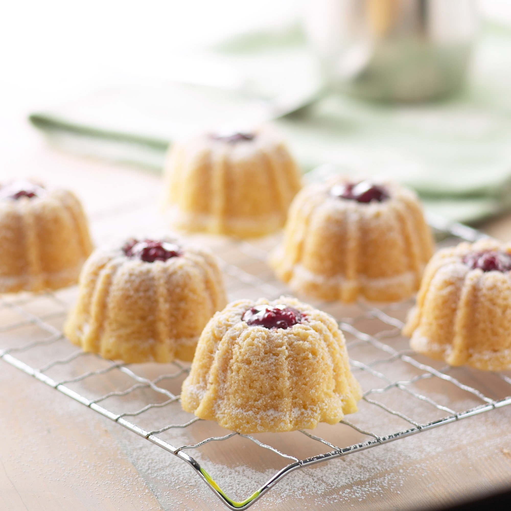 Moule à gâteau 12 mini Bundt® Graphite