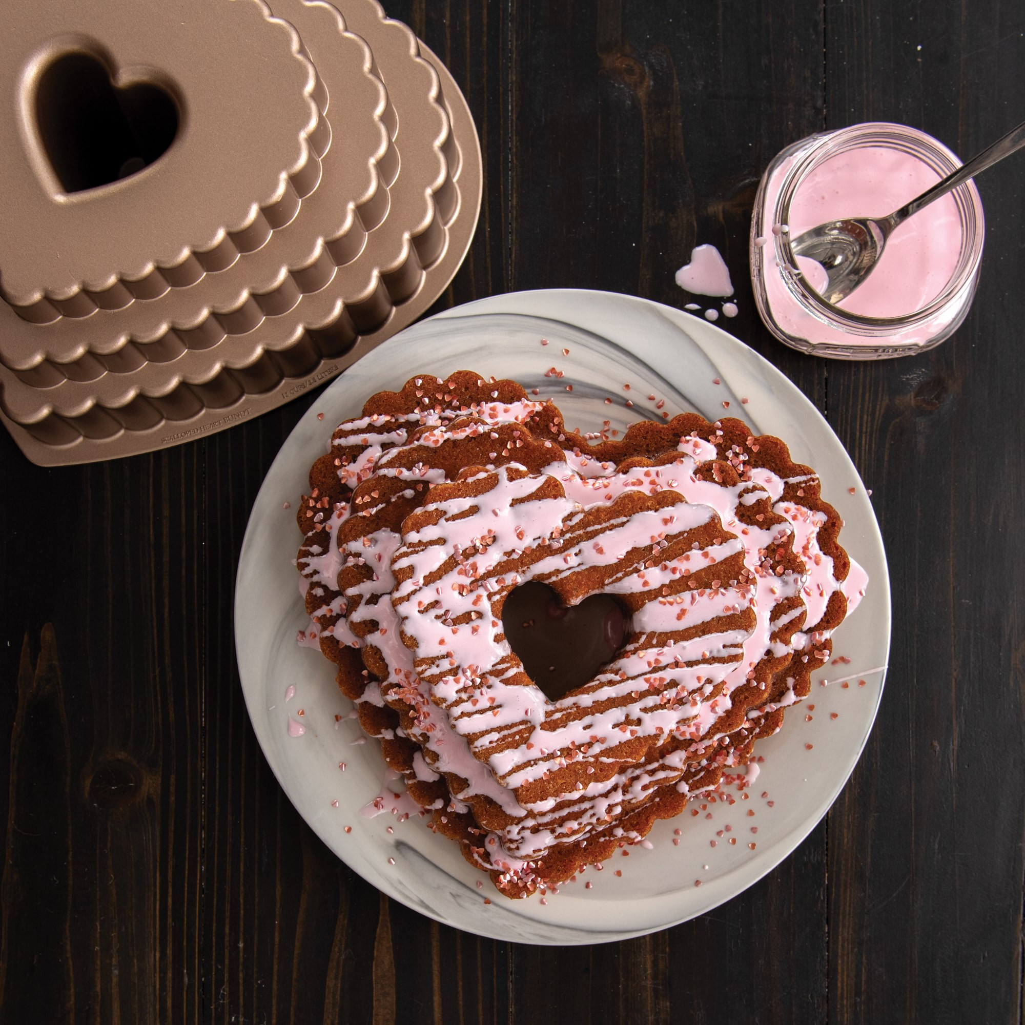 Moule à gâteau Bundt® Cœur 3 étages Toffee