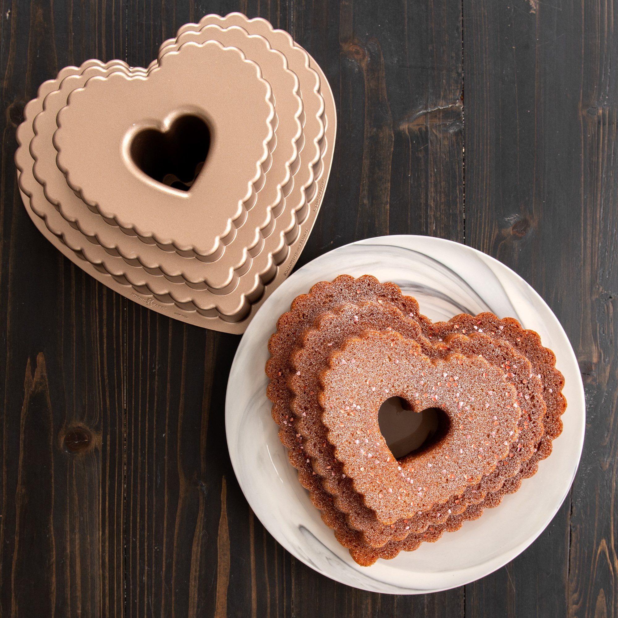 Moule à gâteau Bundt® Cœur 3 étages Toffee