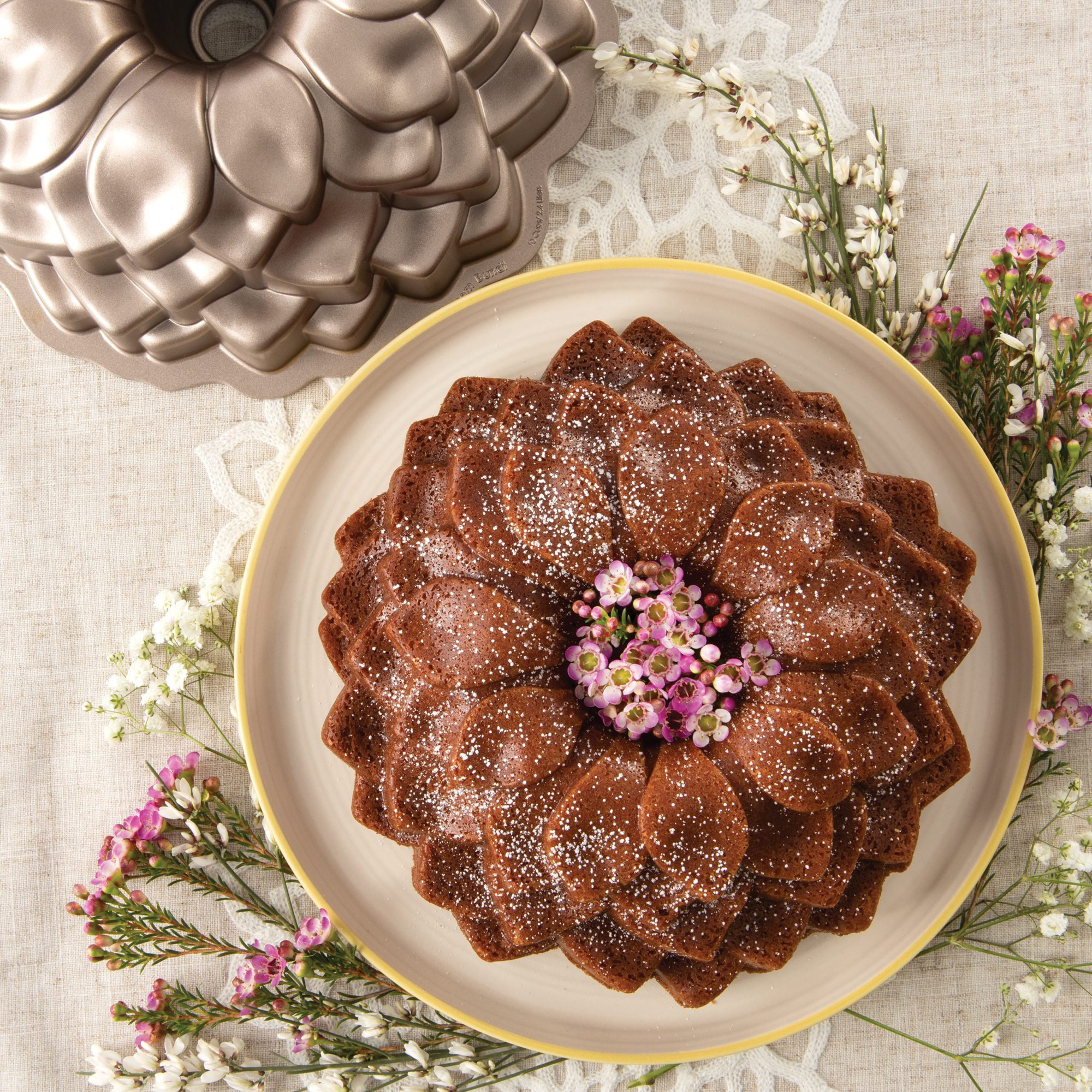 Moule à gâteau Bundt® Blossom pétales de fleur Toffee