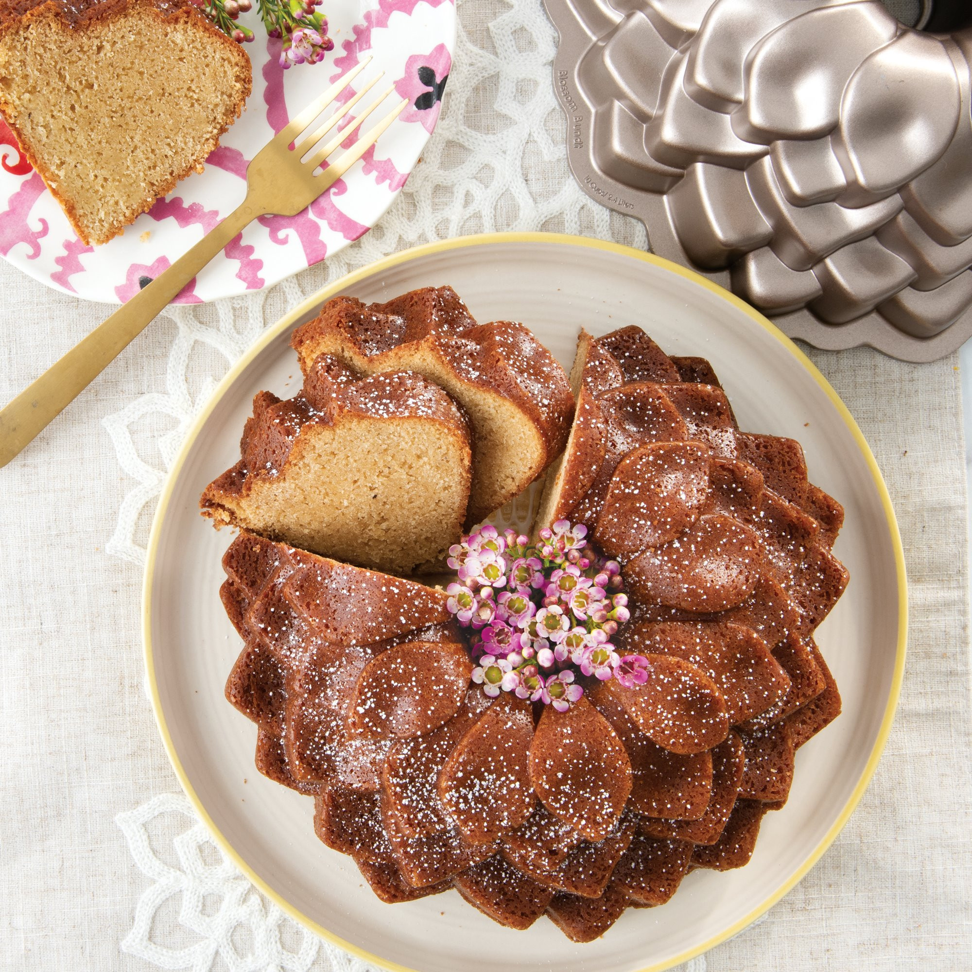 Moule à gâteau Bundt® Blossom pétales de fleur Toffee