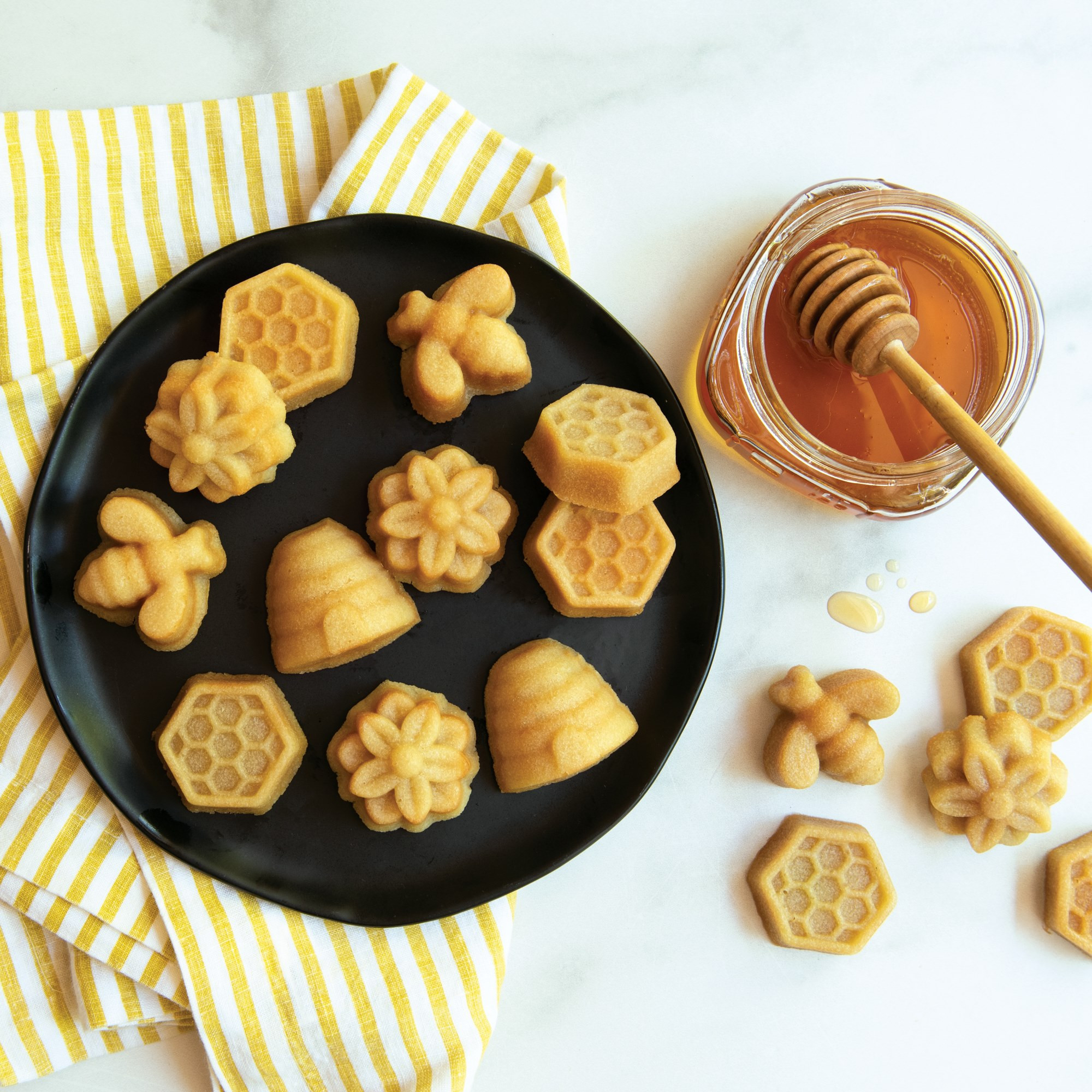 Moule à gâteau 16 mini Monde des abeilles Gold