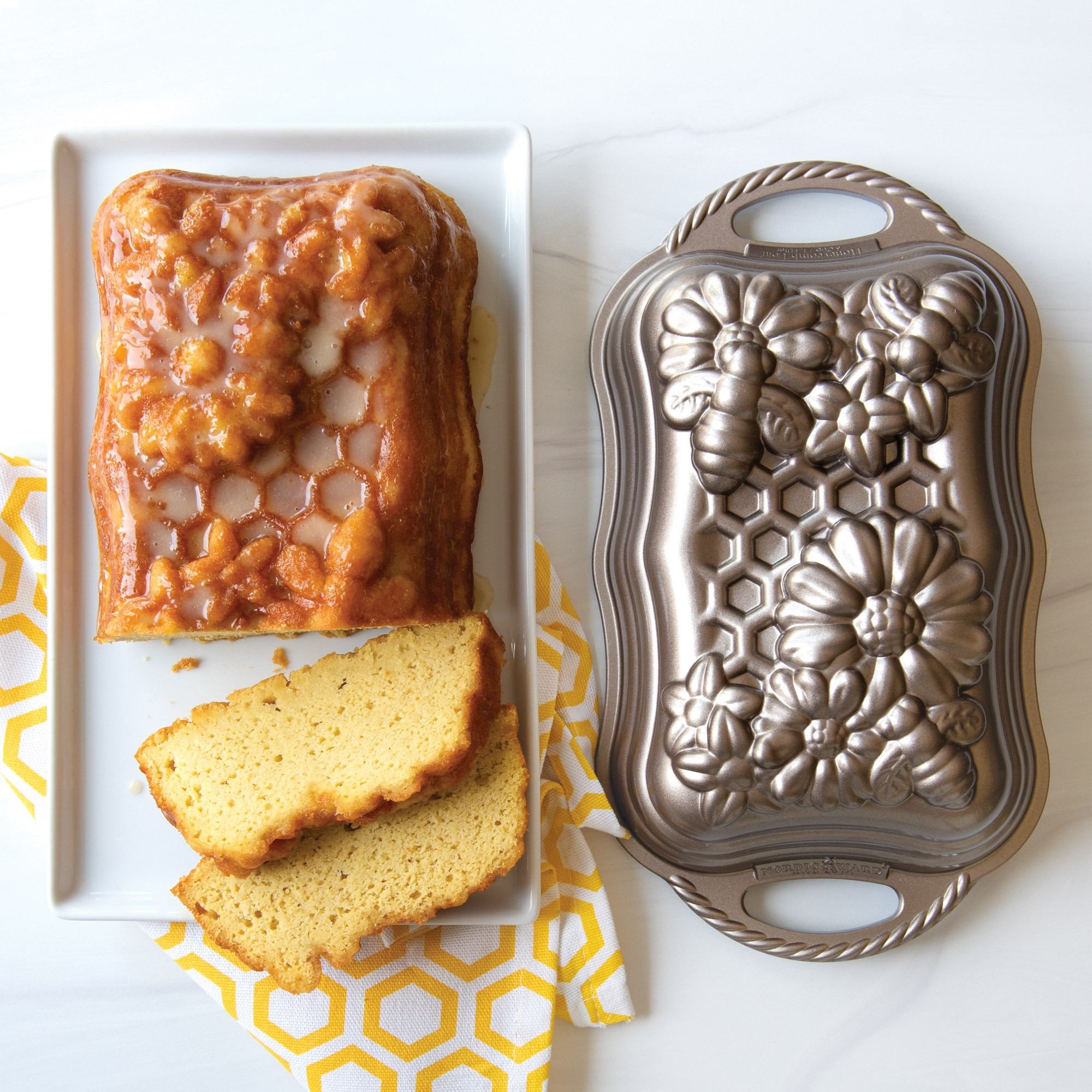 Moule à cake fleurs et abeilles Toffee