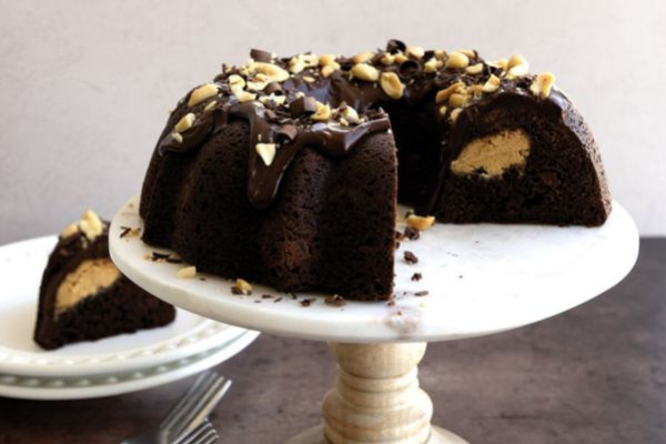 Recette : Bundt® Cake chocolat et son coeur beurre de cacahuètes